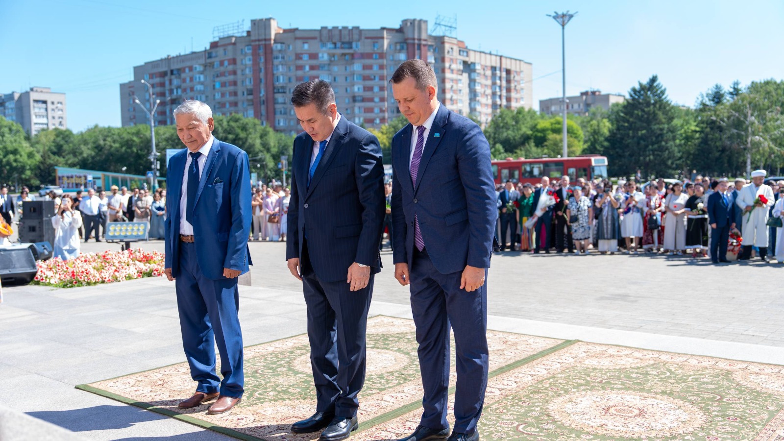 В Усть-Каменогорске почтили память Абая Кунанбаева