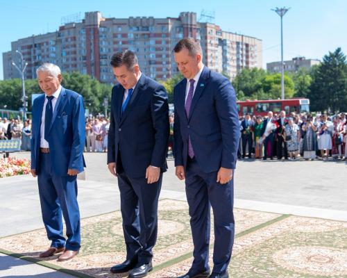 В Усть-Каменогорске почтили память Абая Кунанбаева