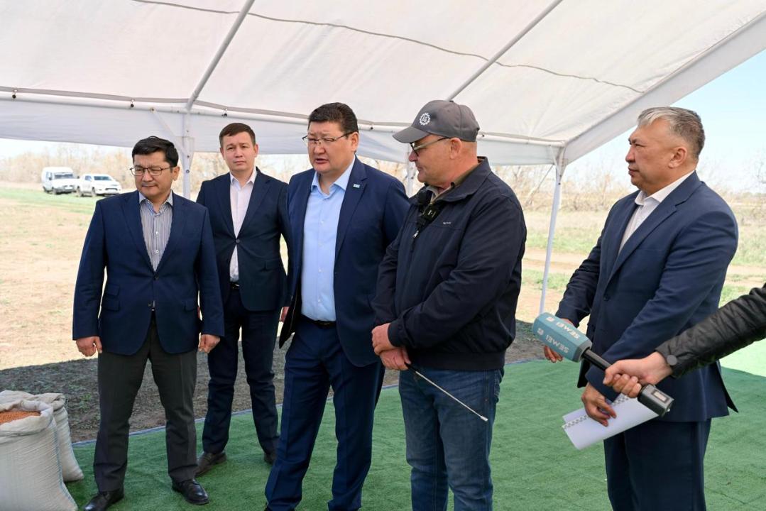 Аким области посетил сельхозпредприятие в Бородулихинском районе