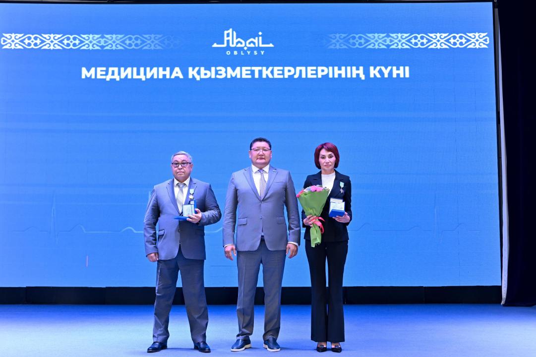 В Семее ко Дню медицинского работника наградили лучших врачей региона