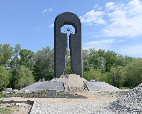 Берик Уали проверил строительство Площади госсимволов в Семее