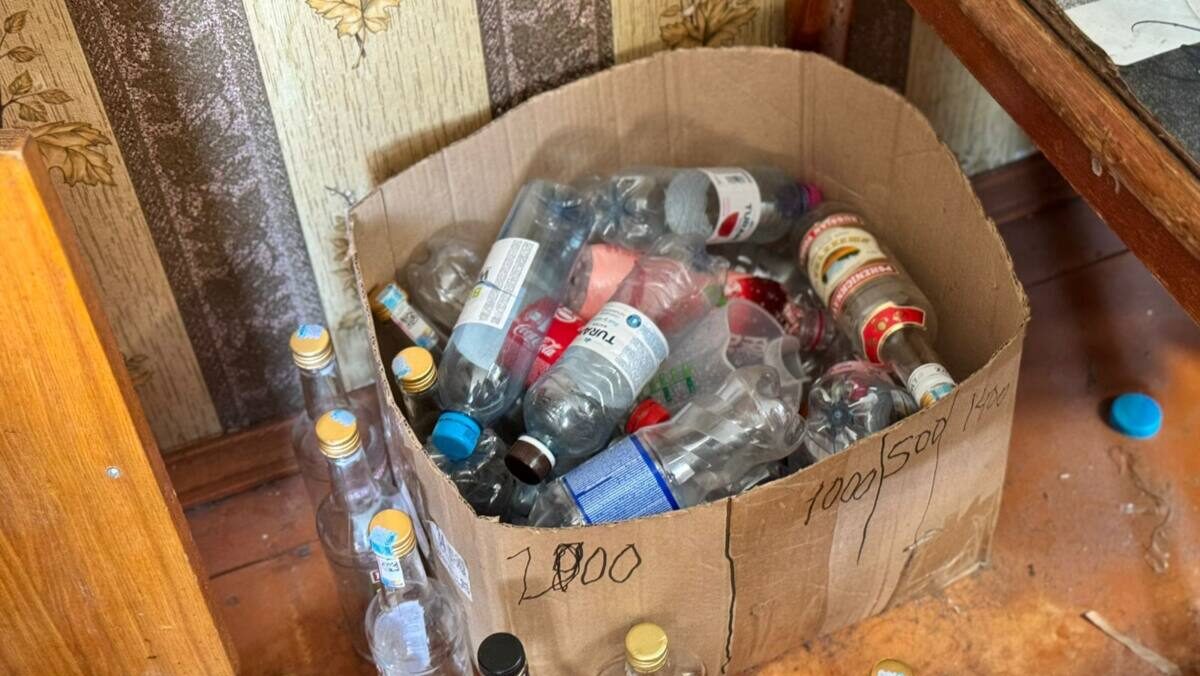 Изъято 137 литров: пенсионерка продавала разбавленный спирт из дома в Петропавловске