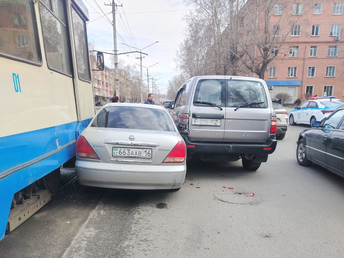 В Усть-Каменогорске произошло ДТП с трамваем