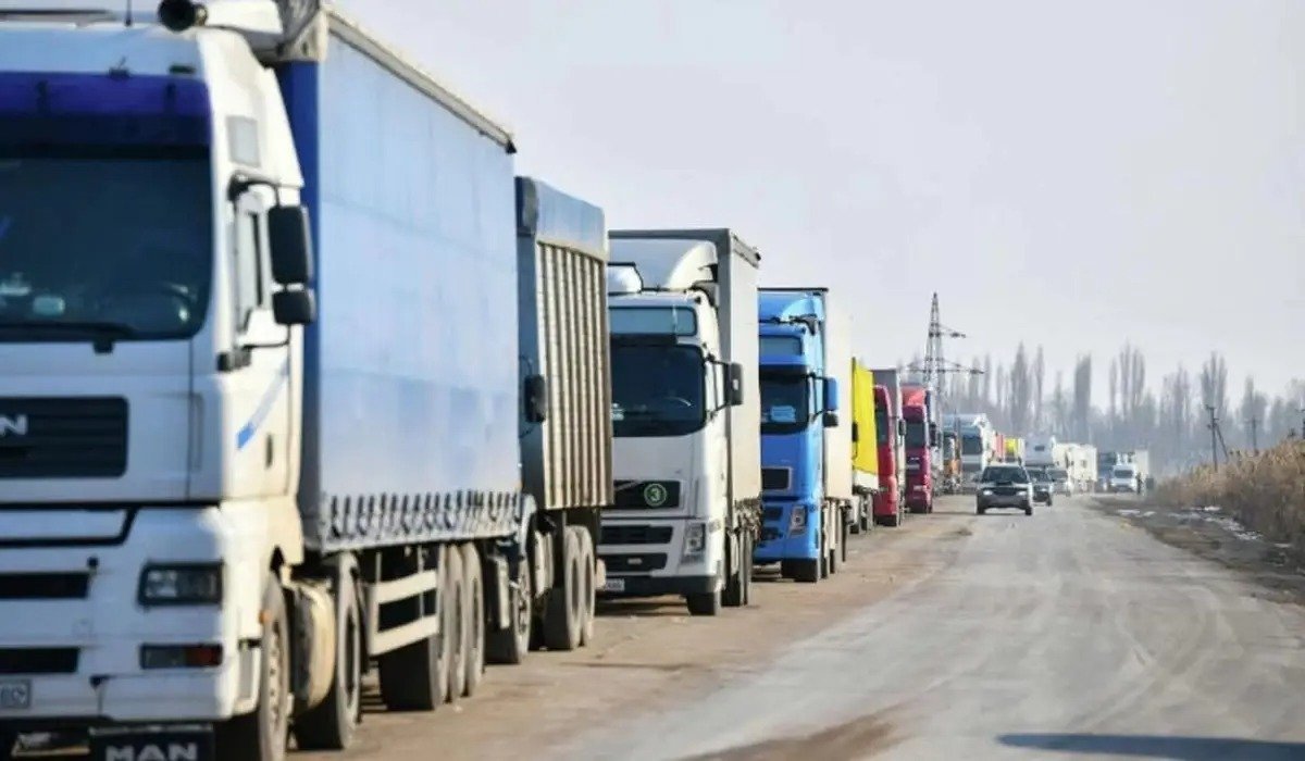 Казахстанцев предупредили о закрытии автопереходов на границе с Китаем