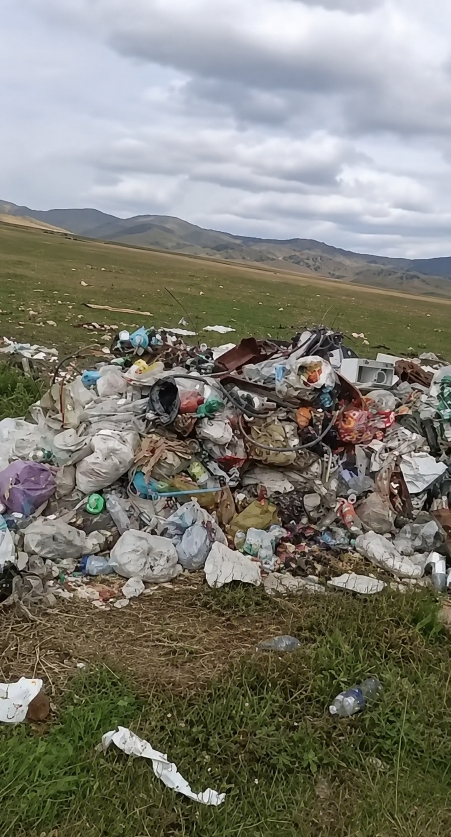 В районе Маркаколя нашли нарушителей, устроивших незаконную свалку