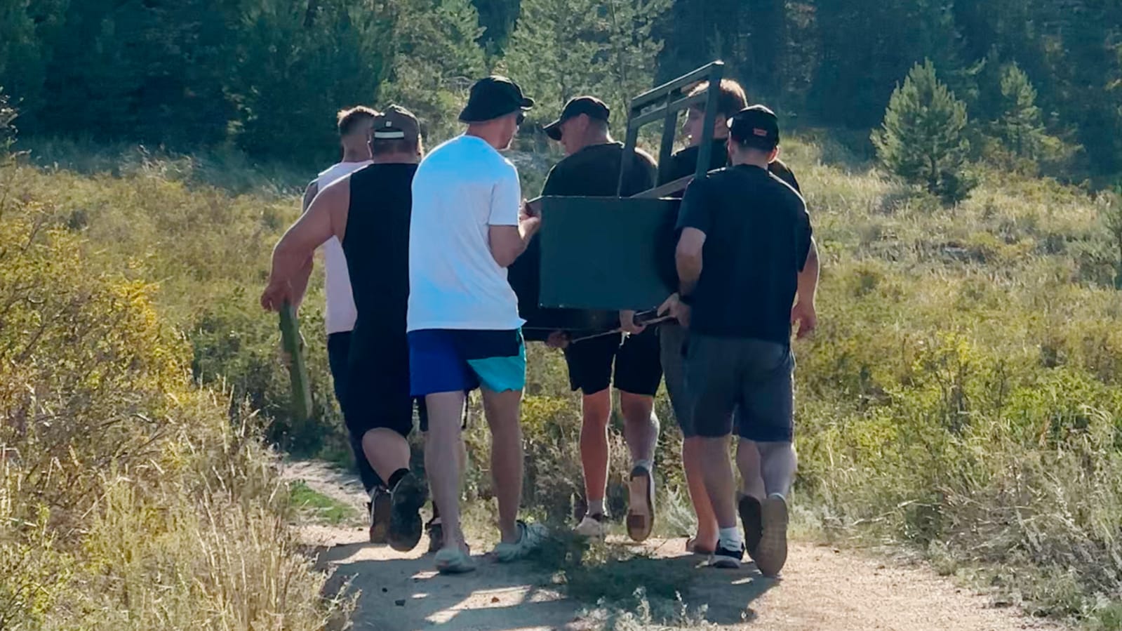 В ВКО 300 килограммовую «скамейку исполнения желаний» установили на горе с крестом