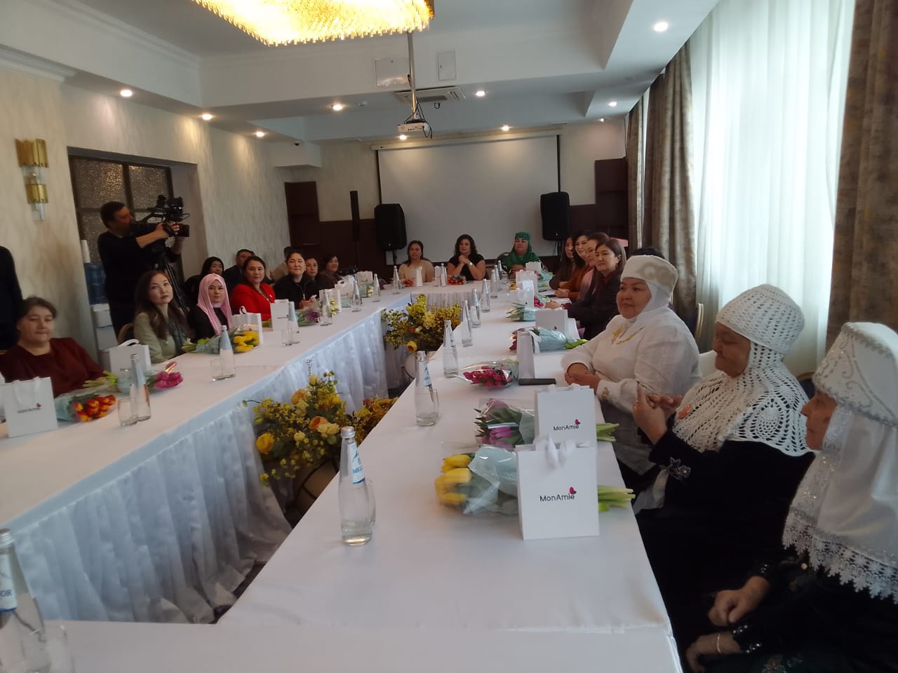 Аким Усть-Каменогорска ответил на вопросы многодетных мам о детсадах и жилье