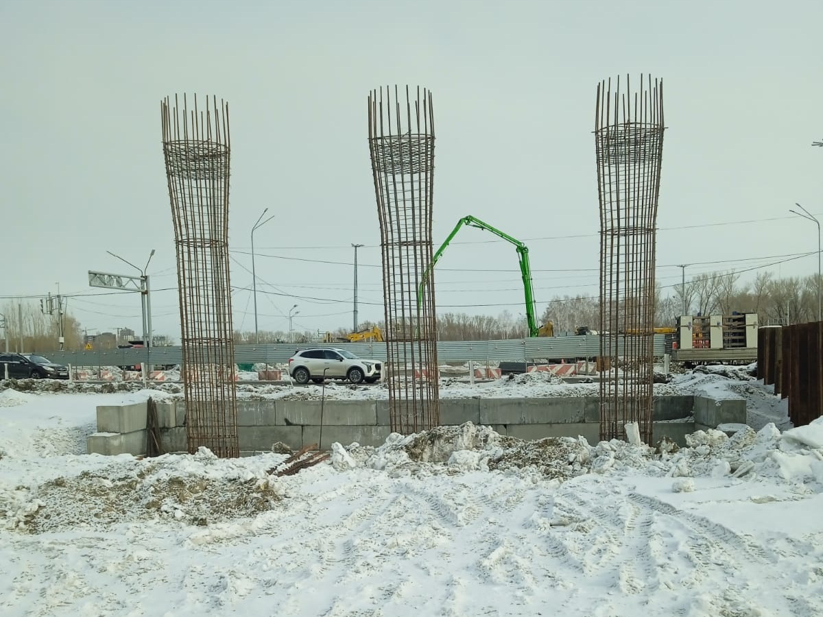 В Усть-Каменогорске ведется возведение опор новой дорожной развязки