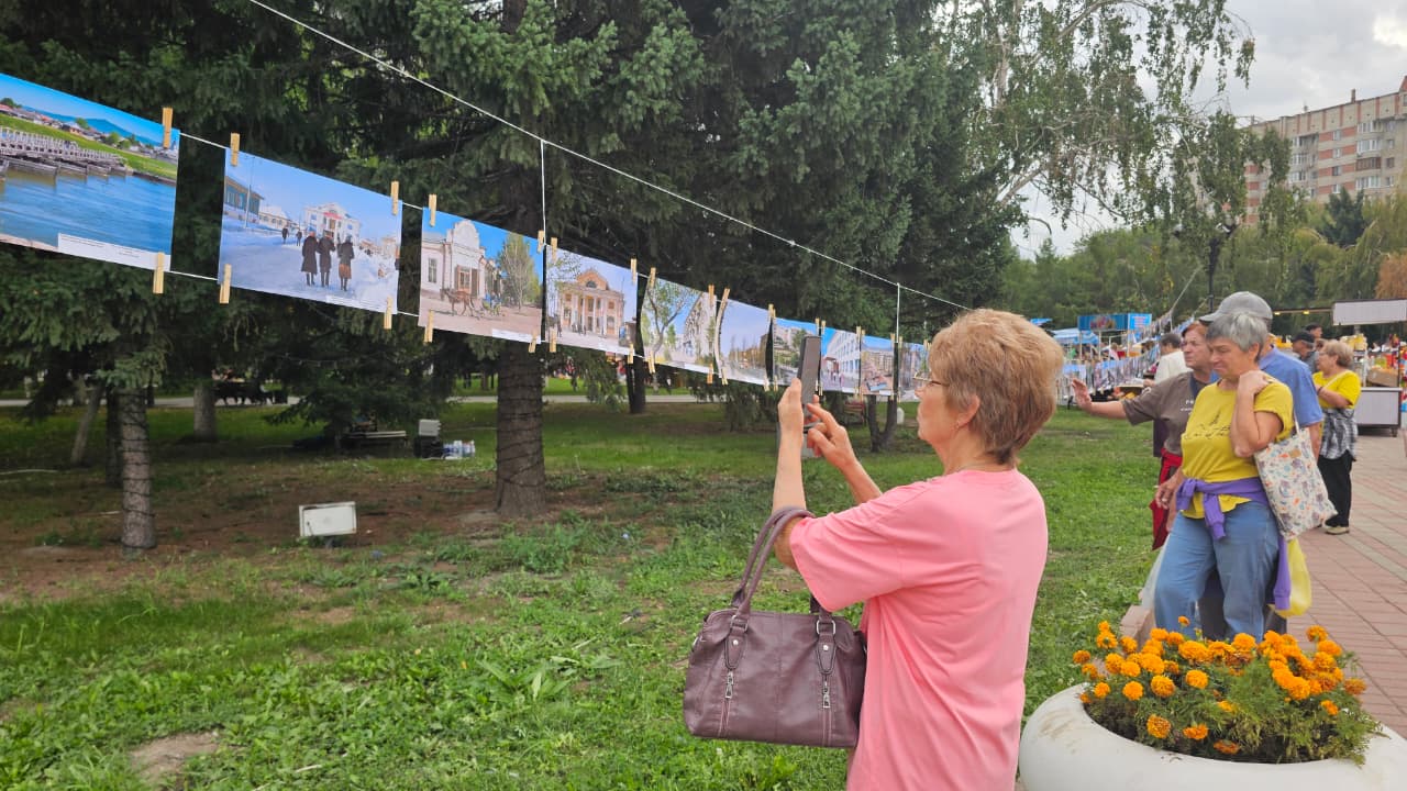В Усть-Каменогорске открылась выставка старых фото города