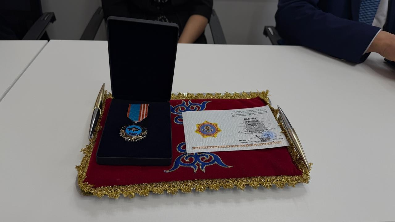 Жителя ВКО посмертно наградили за проявленный героизм при спасении людей