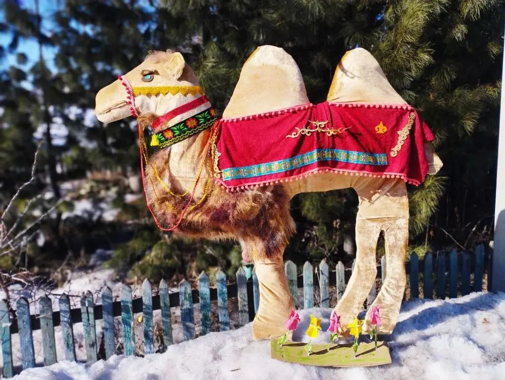 Мастеровитый выдумщик из Риддера украсил свой двор к Наурызу