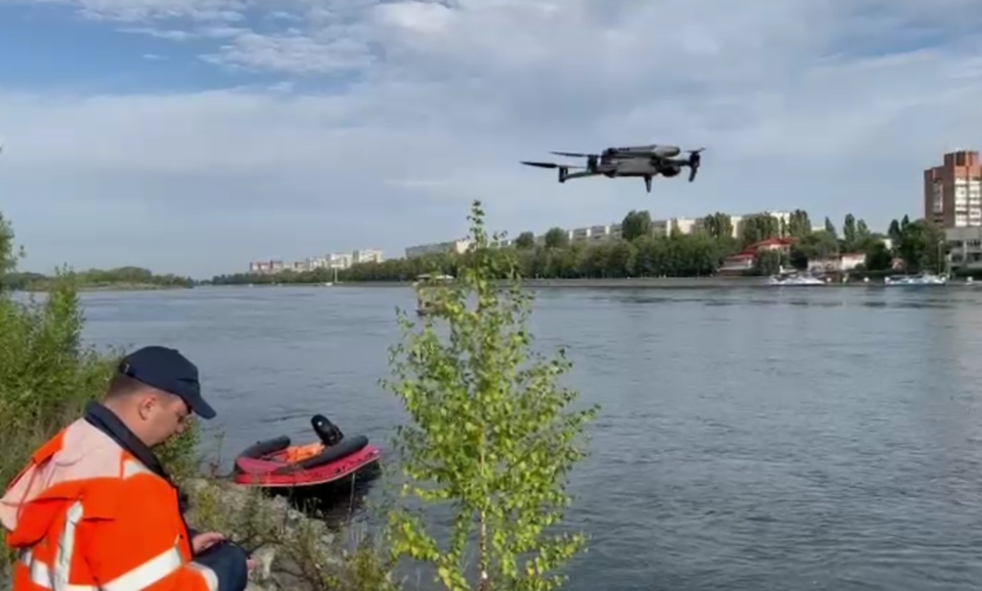 Водолазы подключились к поискам мужчины, спрыгнувшего с моста в Усть-Каменогорске