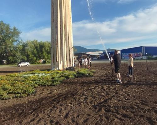 В Риддере у подножия Байтерека расцветает яркое панно