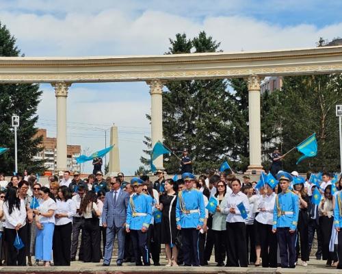 В Усть-Каменогорске открыли новую площадку с флагштоком ко Дню государственных символов