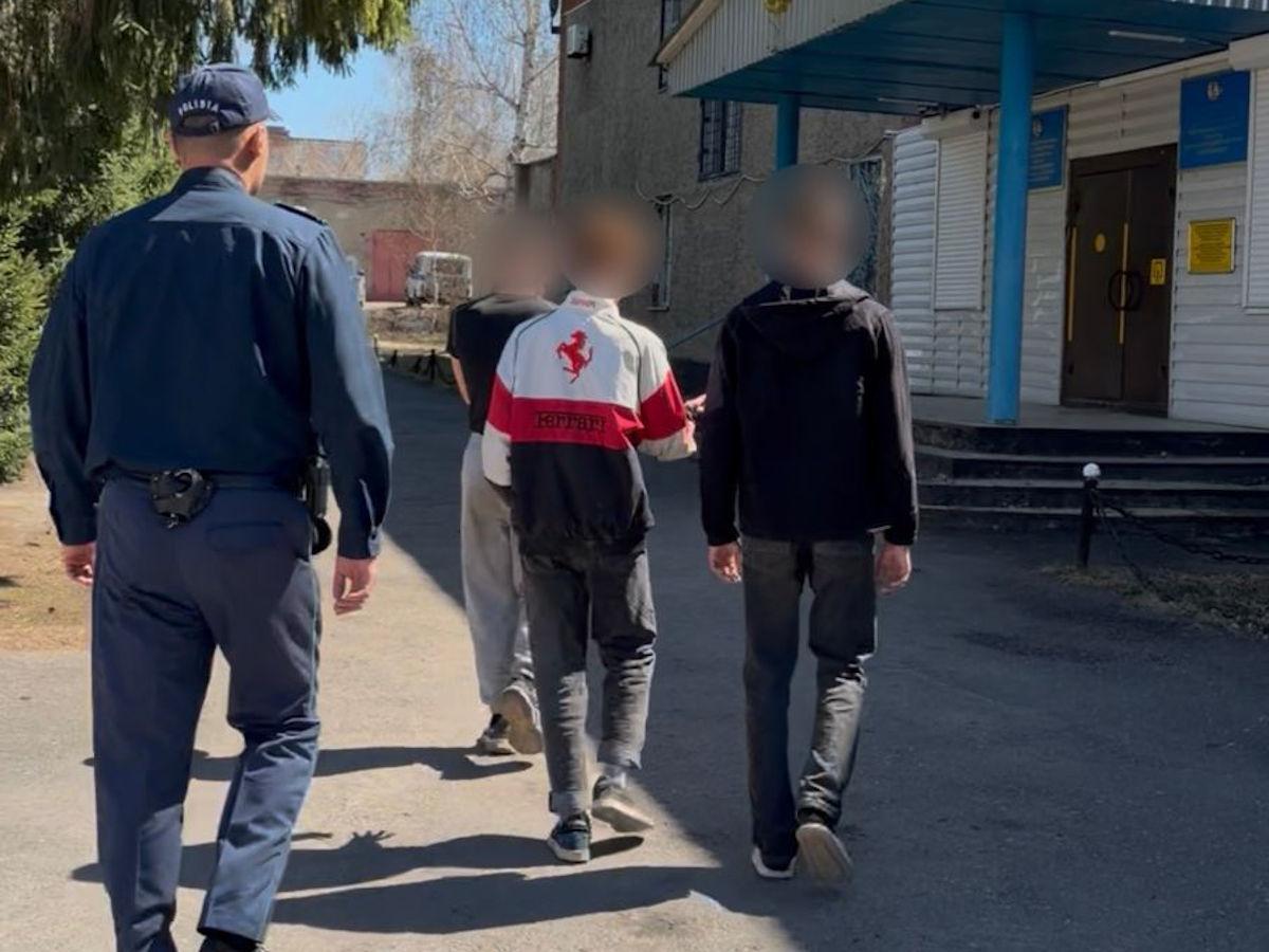 Пинал урны и сломал скамейку: в ВКО суд постановил арестовать правонарушителя 