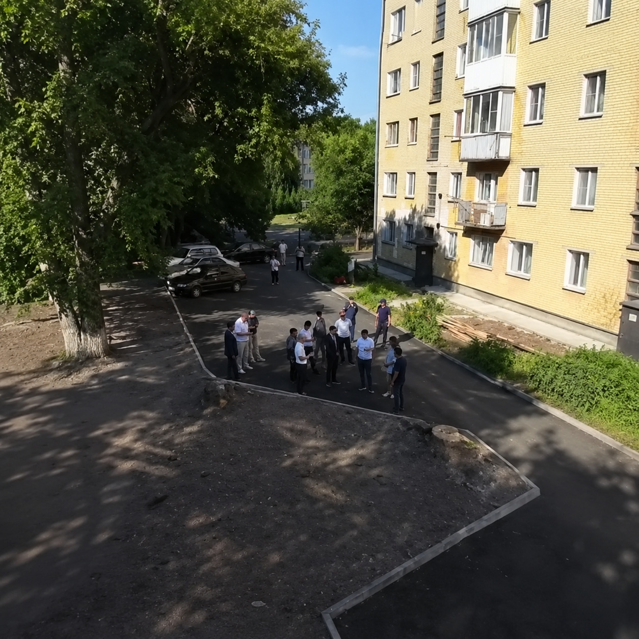 Аким Усть-Каменогорска проверил благоустройство дворов по программе «Комплексный двор»