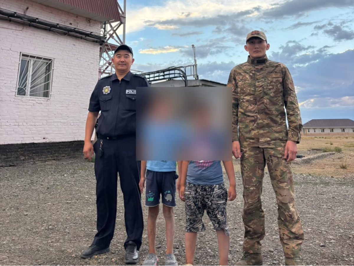 В ВКО с телевизионной вышки сняли двоих малолетних детей