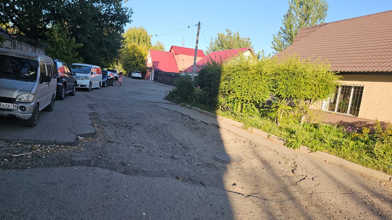 Жители Усть-Каменогорска составили список улиц, нуждающихся в ремонте