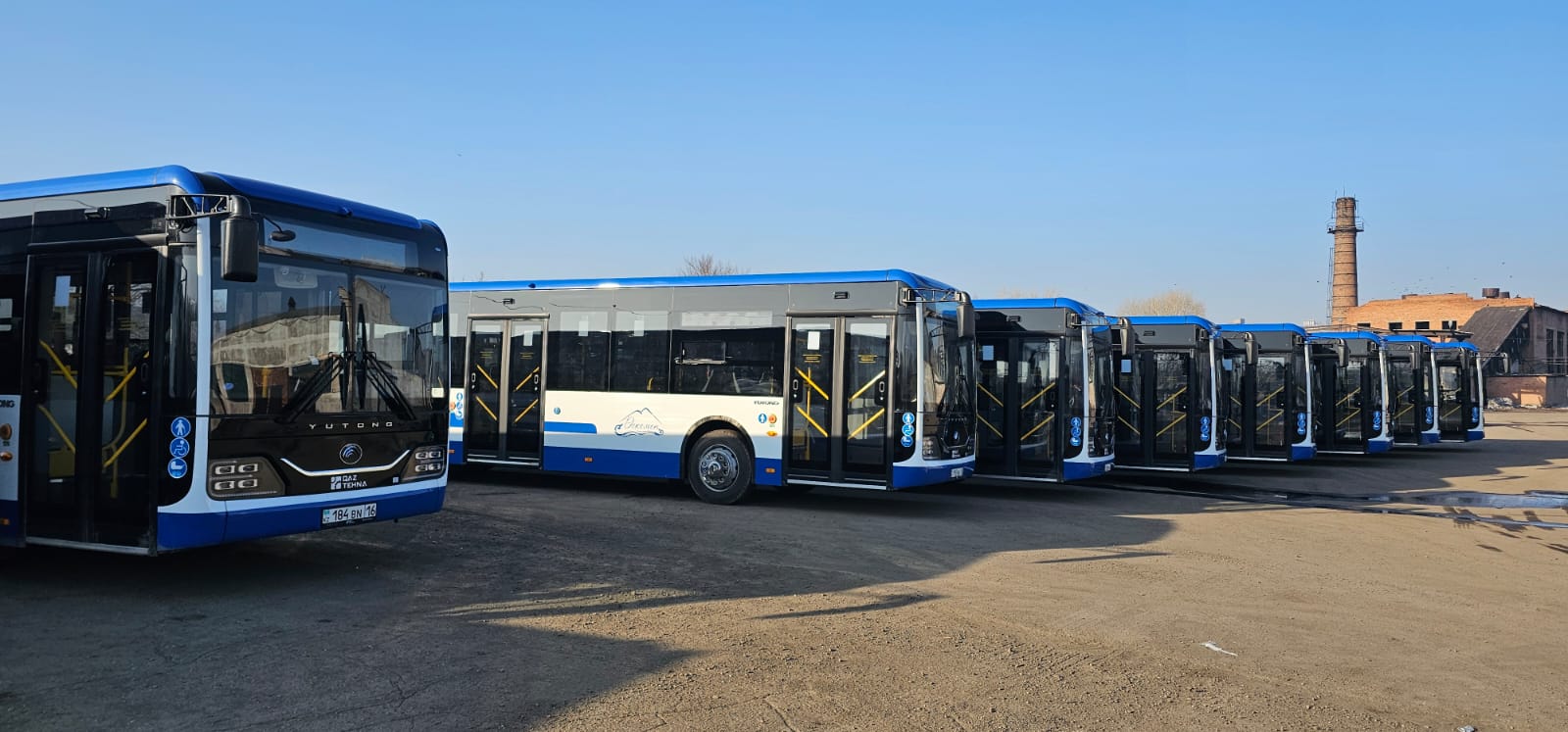 В Усть-Каменогорск прибыли новые автобусы