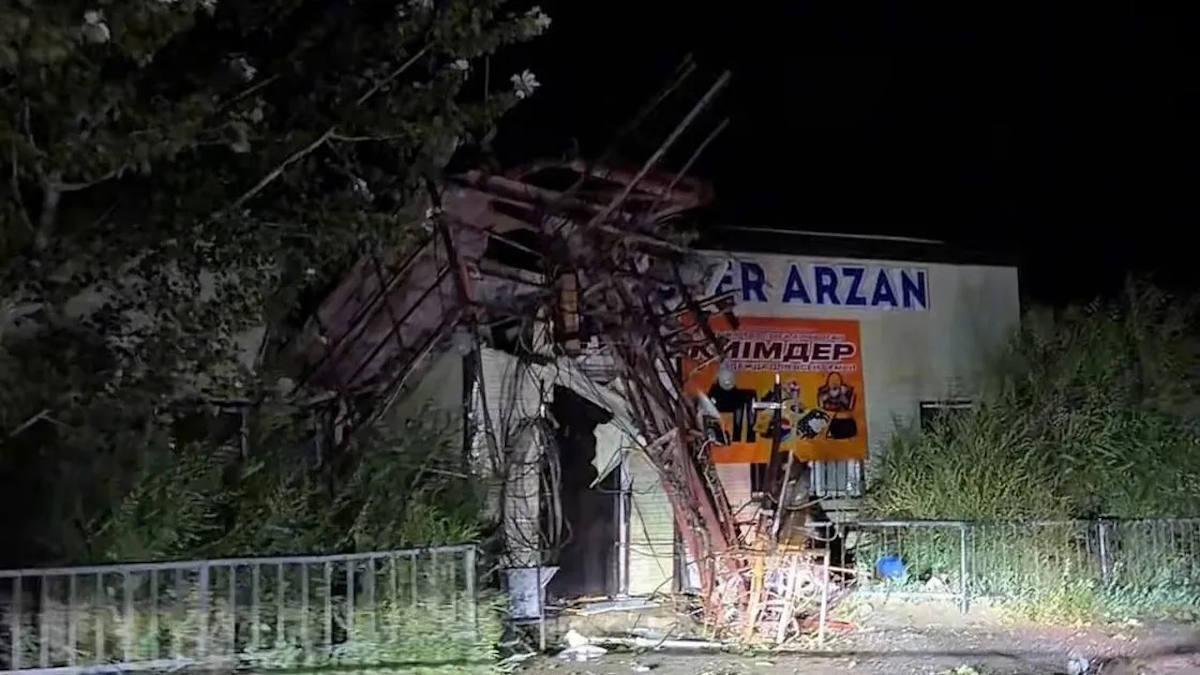Более 250 жилых домов пострадали после ураганного ветра в Актюбинской области