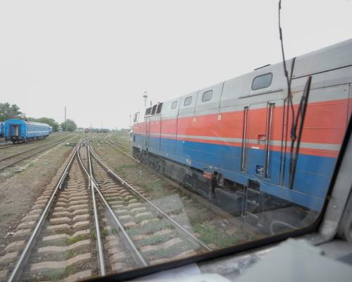 В Семее усилят контроль за чистотой вдоль железнодорожных путей