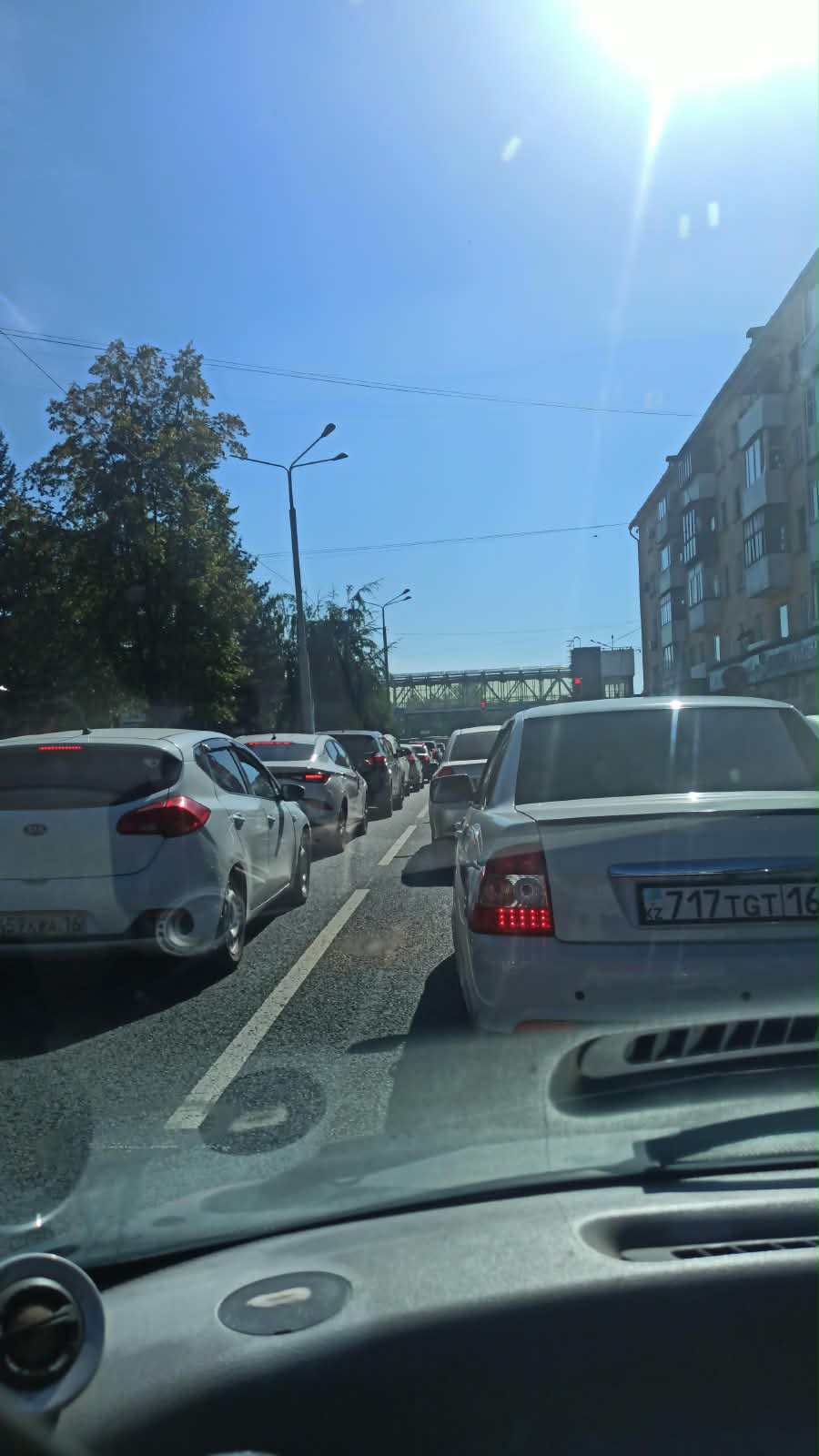 ДТП стало причиной пробки на Ульбинском мосту в Усть-Каменогорске
