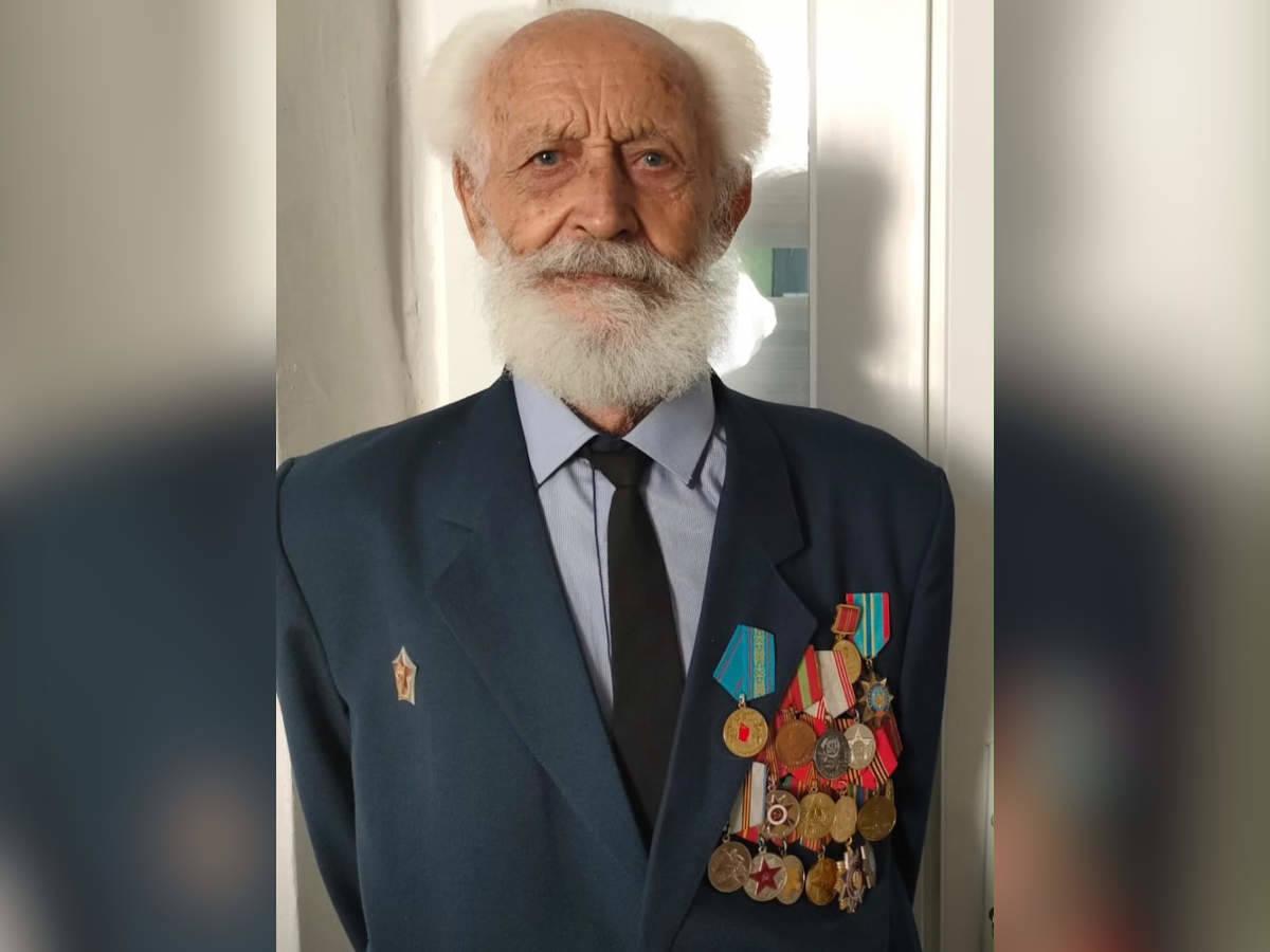 В школе Серебрянска устроили праздник в честь 90-летия ветерана труда