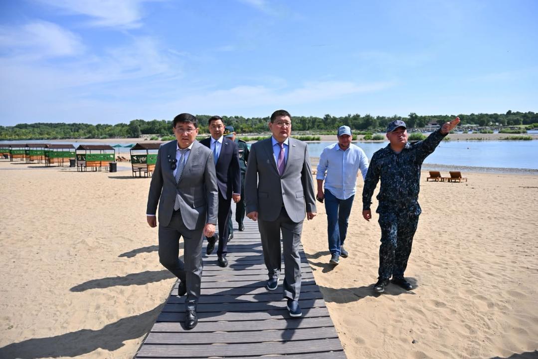 На новом пляже Семея усилили контроль после случаев вандализма