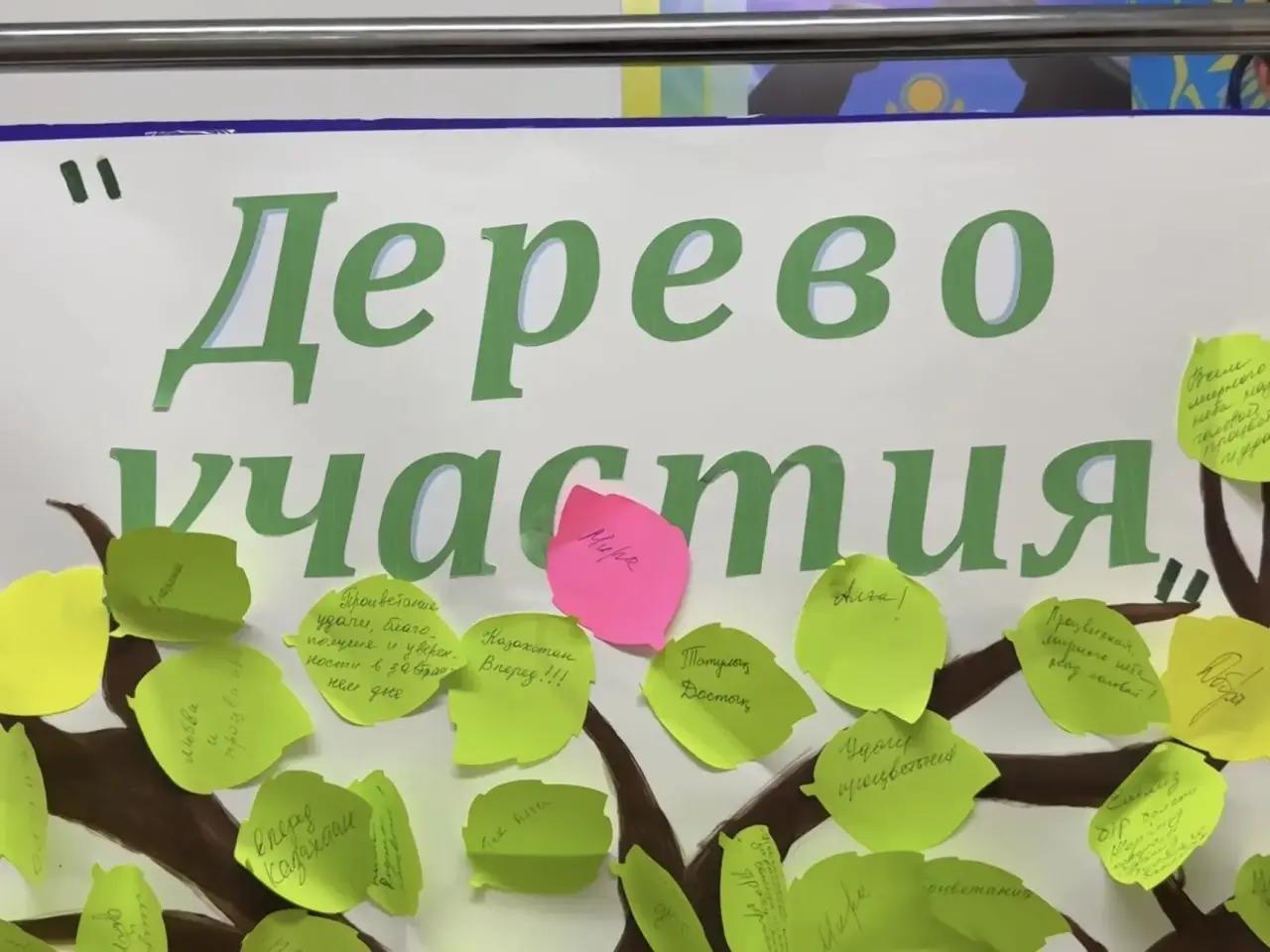 На избирательном участке в Алтае избирателям предлагают оставить пожелание Казахстану