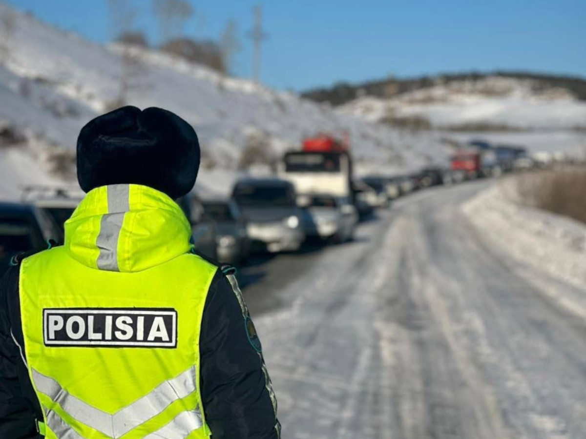 Снег и гололедица: в ВКО продолжают вводить ограничения на дорогах