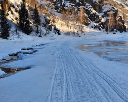 После сильных морозов в ВКО стали доступны маршруты по руслу Горной Ульбы