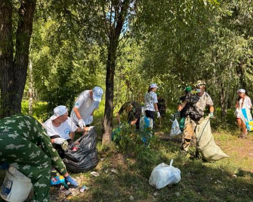 Риддерцы очистили берега Журавлихи