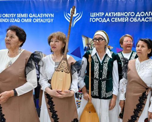 Аким области Абай посетил центр соцуслуг в Семее