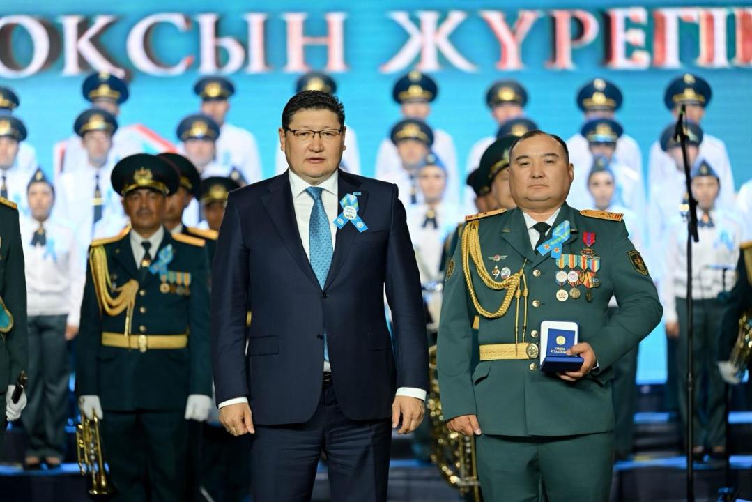 В Семее прошло торжественное собрание посвященное Дню Победы и Дню защитника Отечества