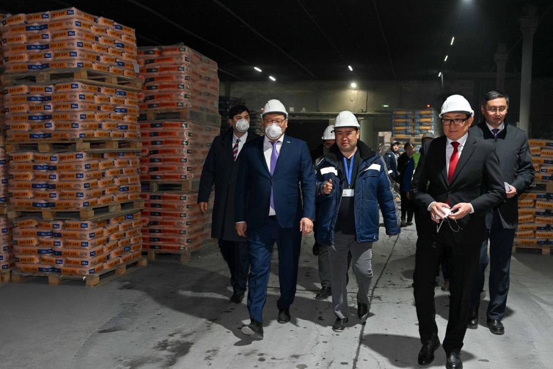 Аким области Абай оценил работу промышленных предприятий Семея