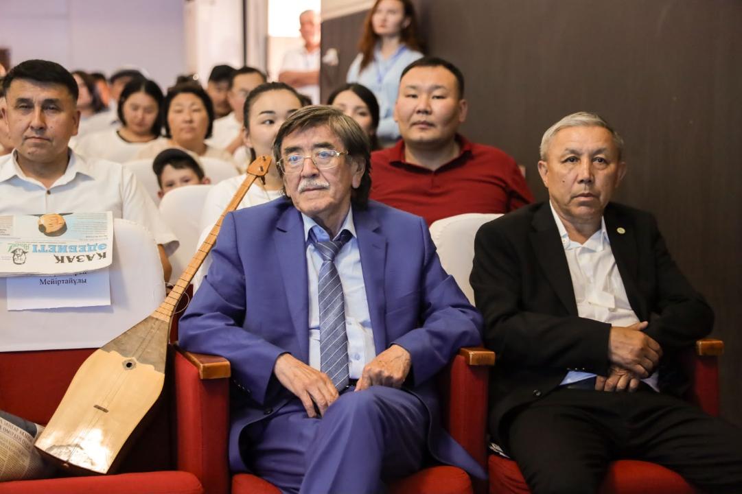 Память писателя Кабдеша Жумадилова почтили на его малой родине в Урджарском районе
