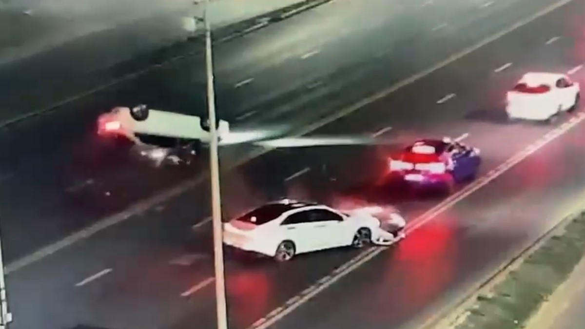 19-летний водитель устроил ДТП с перевернувшимся автомобилем в Астане