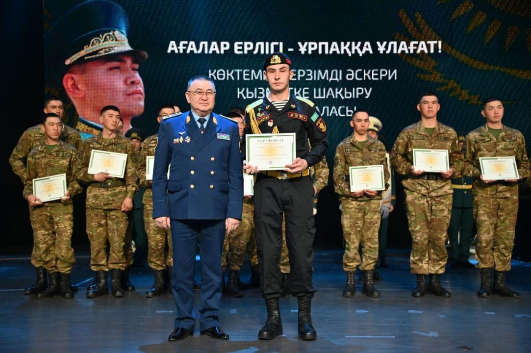 Военнослужащие в Астане получили гранты на обучение без ЕНТ