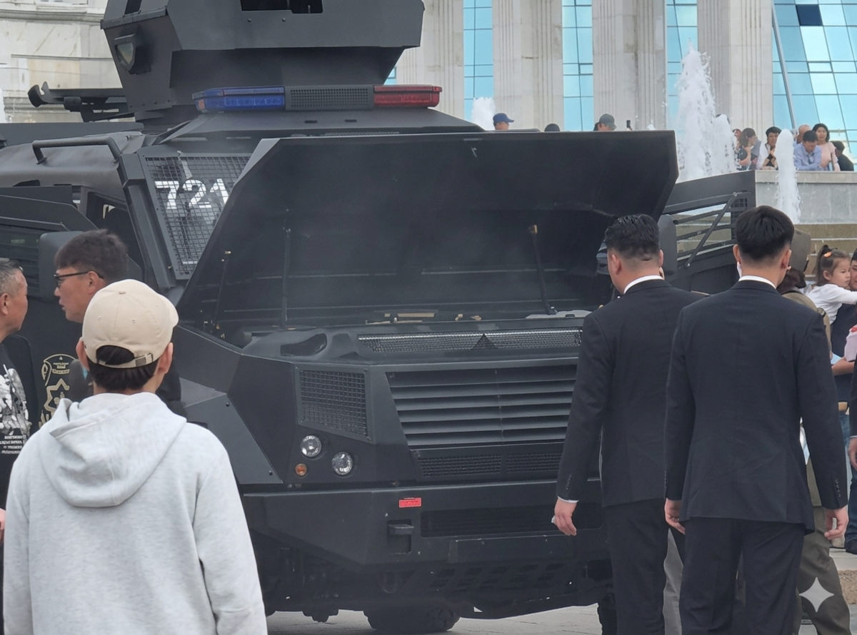 В Астане ребенок случайно активировал систему пожаротушения в бронемашине
