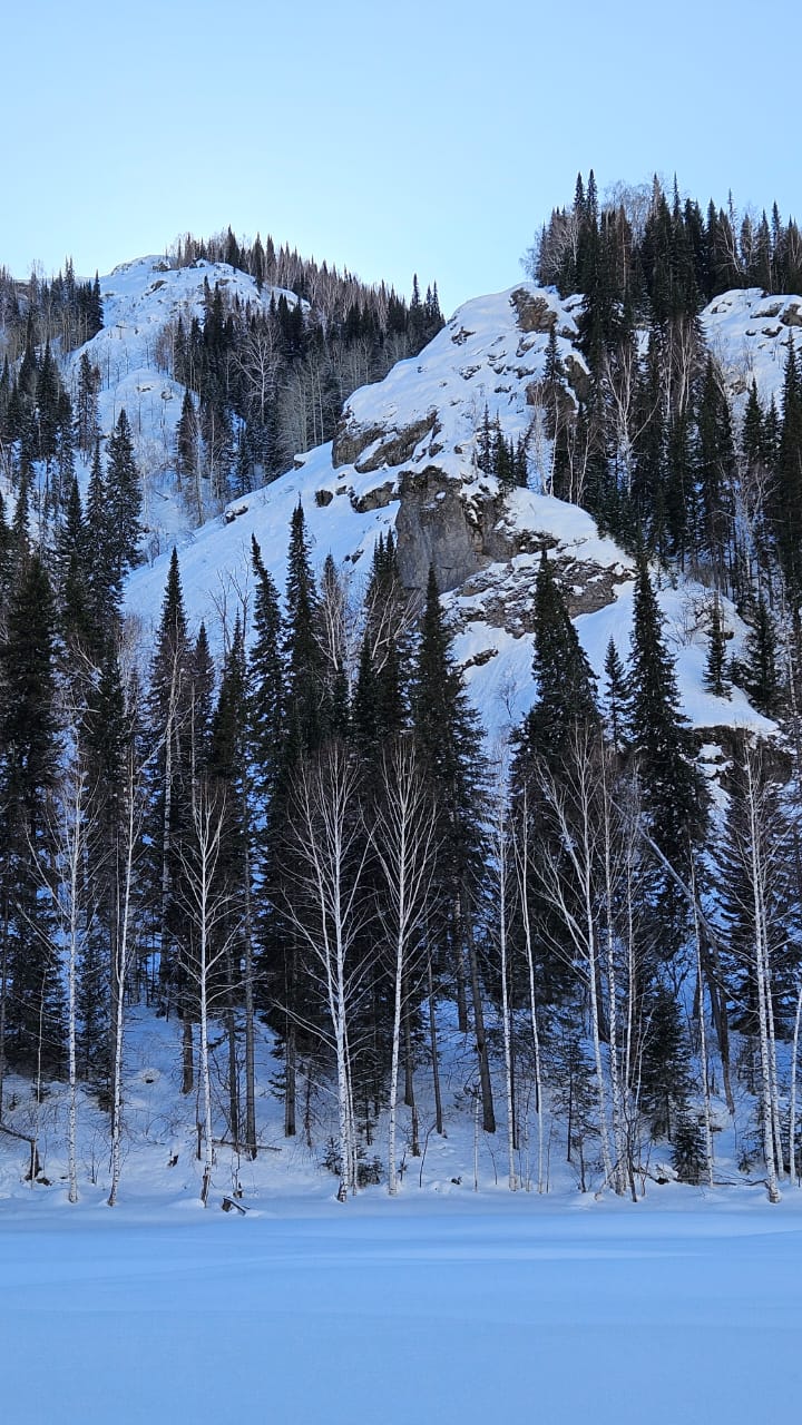 После сильных морозов в ВКО стали доступны маршруты по руслу Горной Ульбы