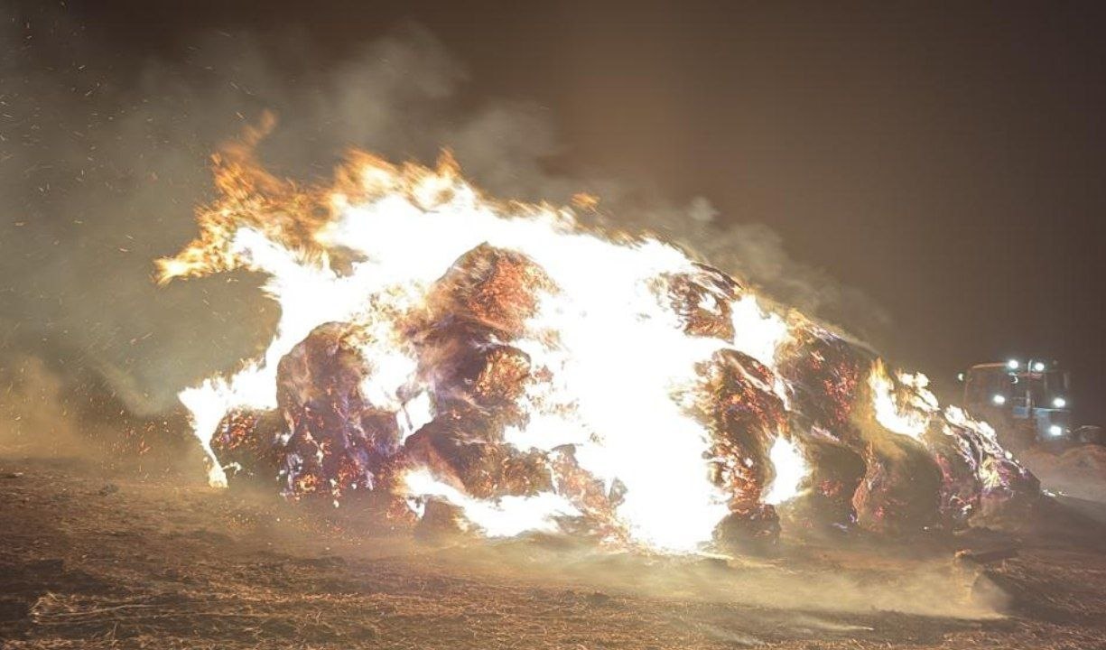 В Акмолинской области пожар уничтожил 70 тонн сена