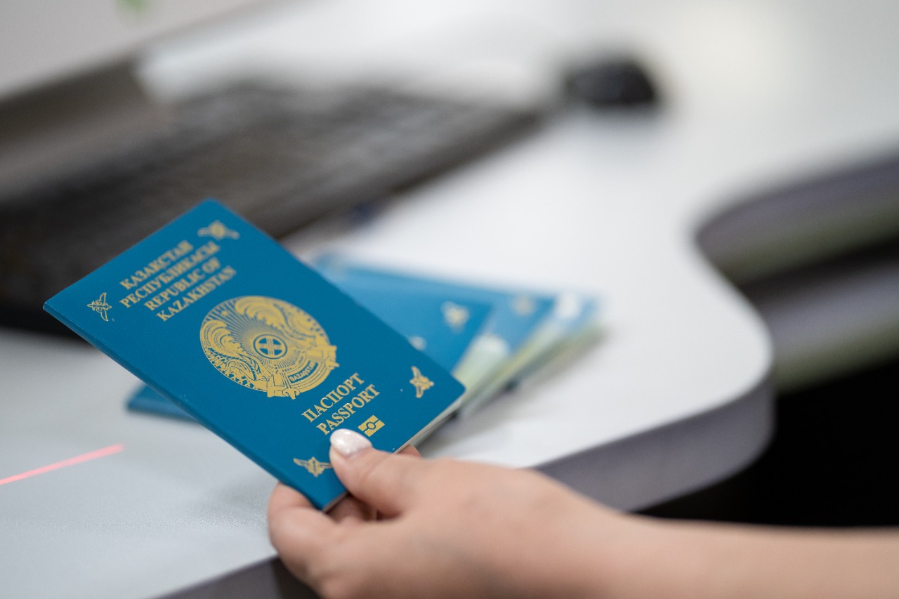 Паспорта и удостоверения личности в Казахстане начнут оформлять через биометрические терминалы
