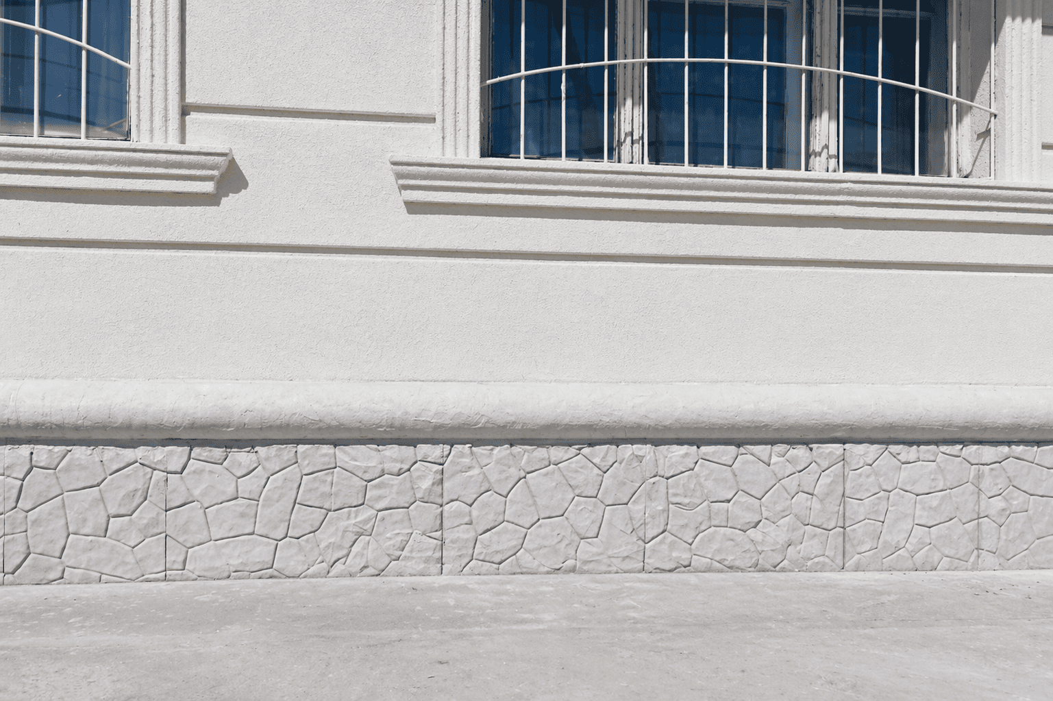 Аким области Абай проверил ремонт фасадов в Семее: в 2026 году приведут в порядок около 30 зданий