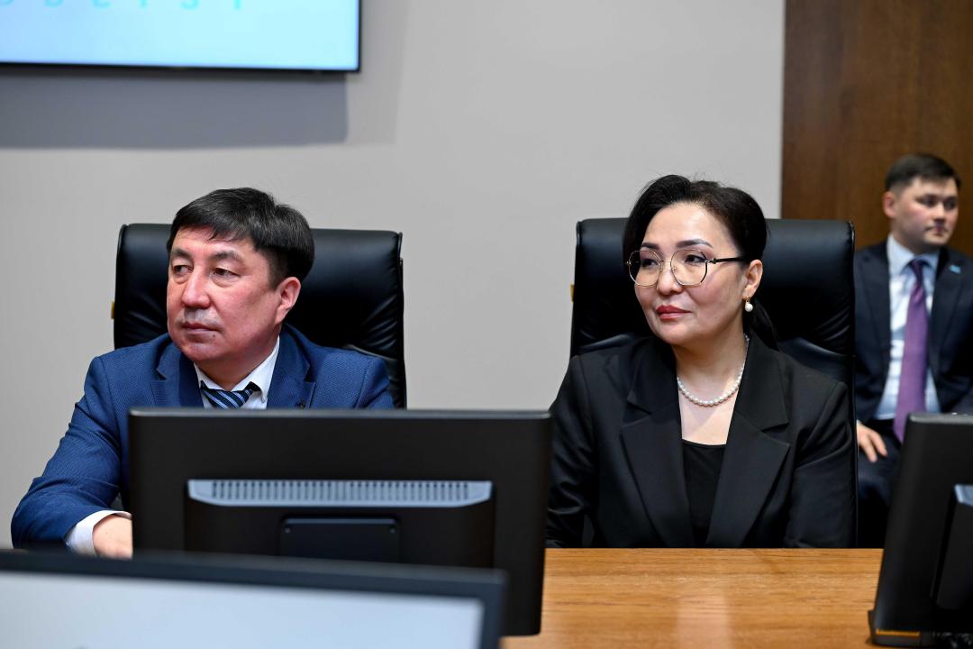 Аким области встретился с айтыскерами и деятелями искусства