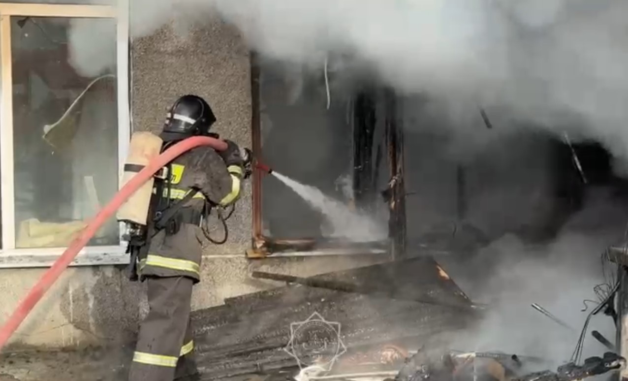 В Усть-Каменогорске произошел пожар на территории ресторана