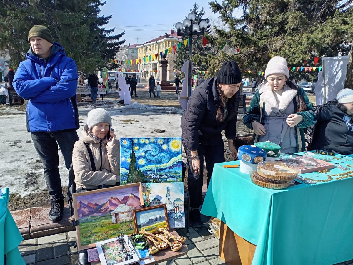 В Усть-Каменогорске начинается празднование Наурыза у Дома дружбы