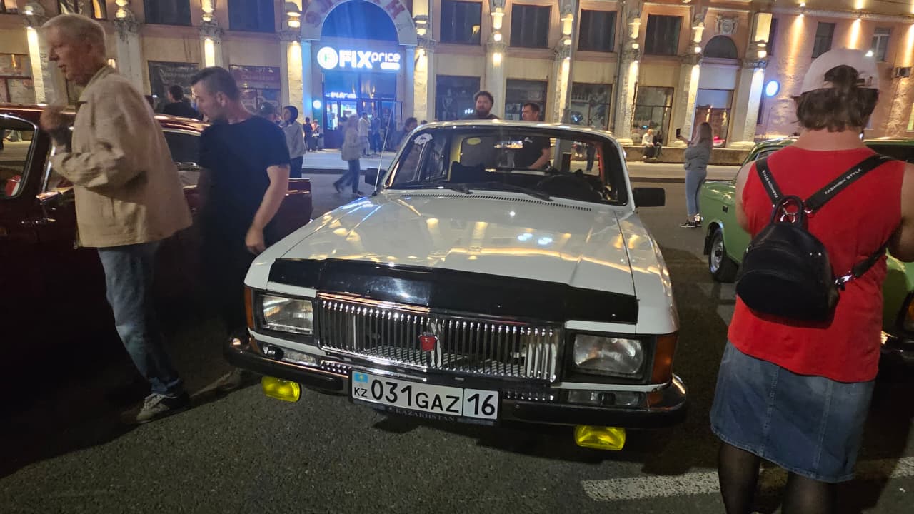 Музыка, танцы и ностальгия: в Усть-Каменогорске организовали ретро-вечеринку