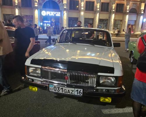 Музыка, танцы и ностальгия: в Усть-Каменогорске организовали ретро-вечеринку