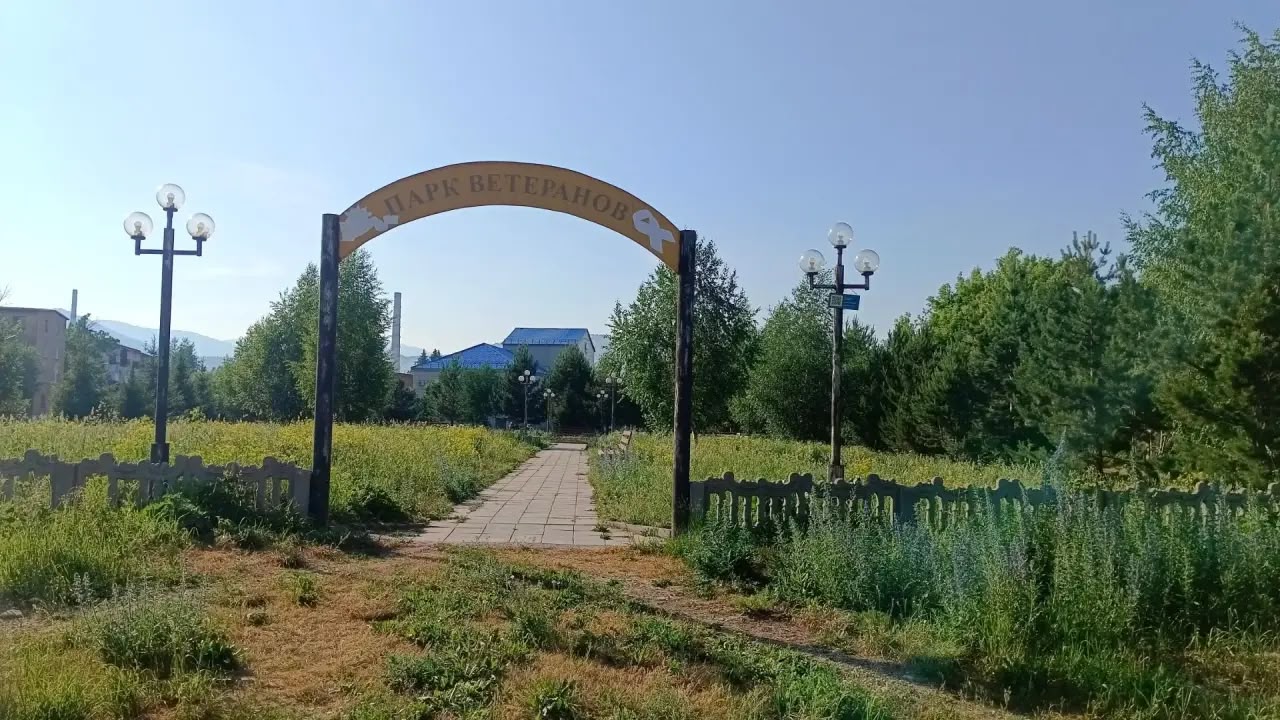 В парке Ветеранов в Риддере цветы на клумбах придётся высаживать заново