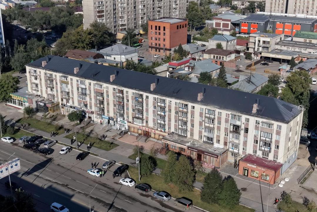 В Семее продолжается обновление фасадов зданий